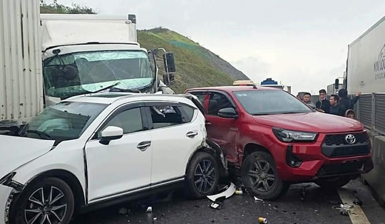 Liên tiếp hai vụ tai nạn trên cao tốc Hàm Nghi - Vũng Áng