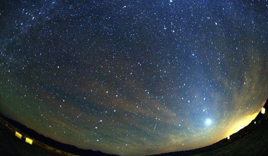 Đêm nay, sao chổi duy nhất trong tháng 2 thắp sáng bầu trời đêm