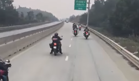 Những ai điều khiển11 xe mô tô phân khối lớn trên cao tốc Tuyên Quang - Phú Thọ?