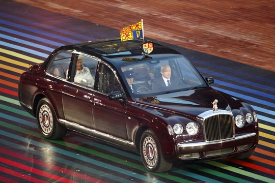 Cận cảnh chiếc xe đắt thứ hai thế giới của Nữ hoàng Elizabeth II