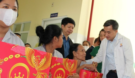 Thứ trưởng Bộ Y tế Trần Văn Thuấn thăm, kiểm tra và chúc Tết các cơ sở y tế tại Đồng Nai và TPHCM