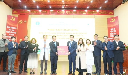 Thứ trưởng Thường trực Bộ Y tế Vũ Mạnh Hà thăm, kiểm tra công tác khám chữa bệnh dịp Tết ở Bệnh viện Phổi và Châm cứu TW