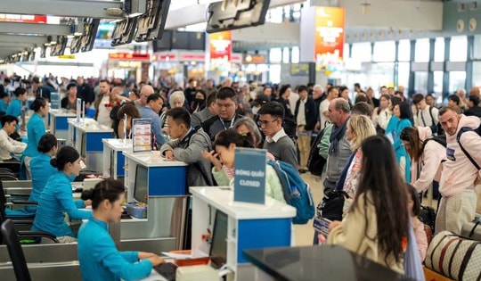 Cao điểm Tết, hai sân bay lớn nhất cả nước ứng phó ra sao trước áp lực khách tăng đột biến?
