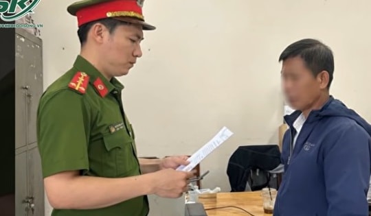 Thù hận sau ly hôn, gã đàn ông vác dao chém hàng xóm đứt lìa 3 ngón tay tại tiệc tân gia