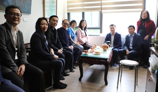 Bộ trưởng Đào Hồng Lan chúc Tết gia đình lãnh đạo Bộ tiền nhiệm, thăm hỏi thân nhân Liệt sĩ – Bác sĩ Đặng Thùy Trâm