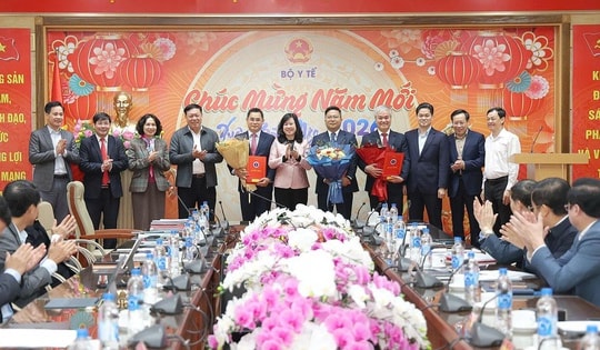 Bộ trưởng Đào Hồng Lan trao quyết định bổ nhiệm lại Tổng Biên tập Báo Sức khoẻ và Đời sống, bổ nhiệm lãnh đạo Vụ Pháp chế, Hội đồng Y khoa Quốc gia