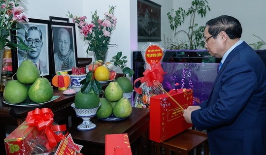 Thủ tướng dâng hương các cố lãnh đạo Đảng, Nhà nước và thăm, chúc Tết nguyên lãnh đạo Đảng, Nhà nước