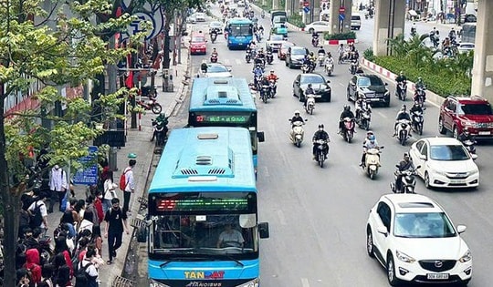 Gần 50.000 lượt xe buýt Hà Nội được vận hành dịp cao điểm Tết Bính Ngọ 2026