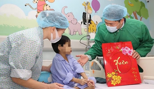 Thứ trưởng Thường trực Vũ Mạnh Hà thăm, chúc Tết, kiểm tra công tác khám chữa bệnh tại Bệnh viện Nhi và Mắt TW