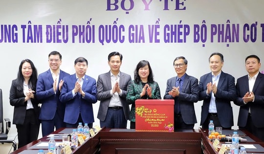 Bộ trưởng Đào Hồng Lan thăm, chúc Tết một số đơn vị của Bộ Y tế, Bộ Công an