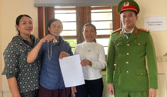 Nhặt được túi vàng ngày giáp Tết, hai phụ nữ tìm người trả lại