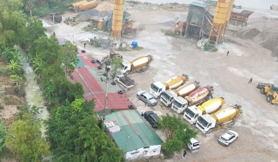 Khởi tố Trưởng trạm bê tông thuộc Công ty CP Việt Trung vì chỉ đạo đổ chất thải ra mương nước