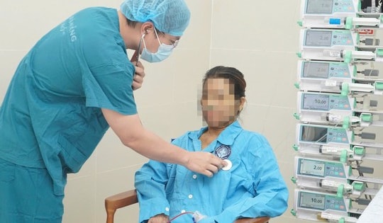 Con trai hiến gan cứu mẹ ngày cận Tết