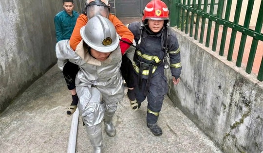 Cứu thành công 2 bà cháu trong vụ cháy tại Tây Hồ, Hà Nội