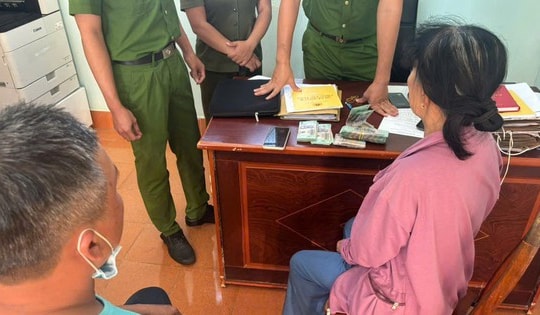 Cụ bà 72 tuổi suýt mất 150 triệu đồng vì bẫy lừa đảo 'quà tặng quốc tế'