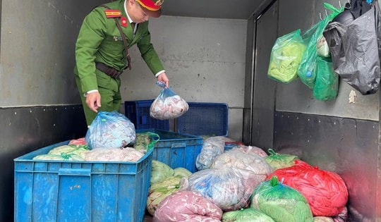 Phát hiện xe tải chở 350 kg nội tạng động vật không rõ nguồn gốc tại Hà Nội
