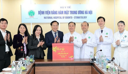 Thứ trưởng Lê Đức Luận thăm, chúc Tết, kiểm tra công tác khám chữa bệnh tại 2 bệnh viện và công ty vắc xin