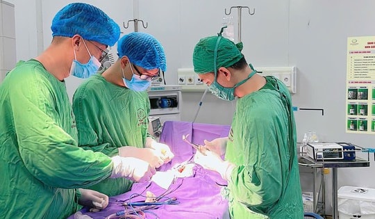 Cứu sống bé trai sơ sinh 27 ngày tuổi bị tắc tá tràng bẩm sinh