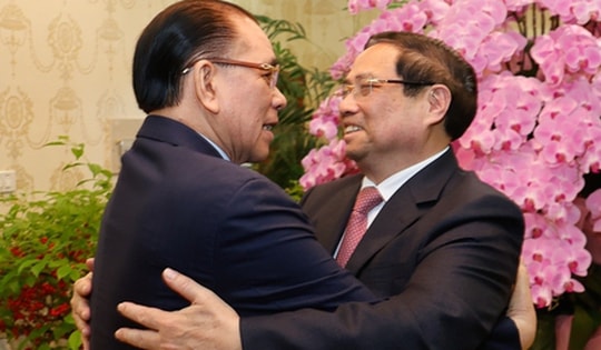 Thủ tướng thăm nguyên lãnh đạo Đảng, Nhà nước và dâng hương tưởng nhớ các đồng chí cố lãnh đạo
