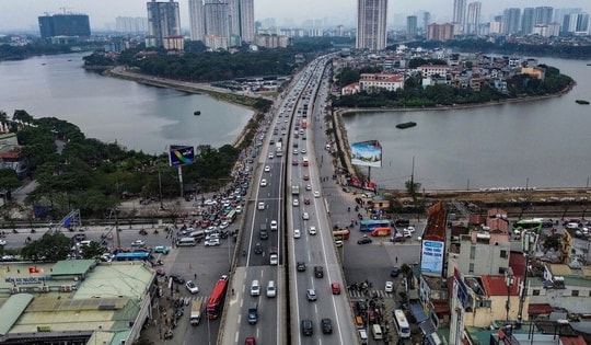 Sáng 27 Tết, phương tiện dồn về các trục vành đai, bến xe tại Hà Nội