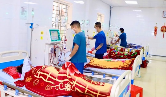 Tết, bệnh viện bước vào cao điểm trực cấp cứu