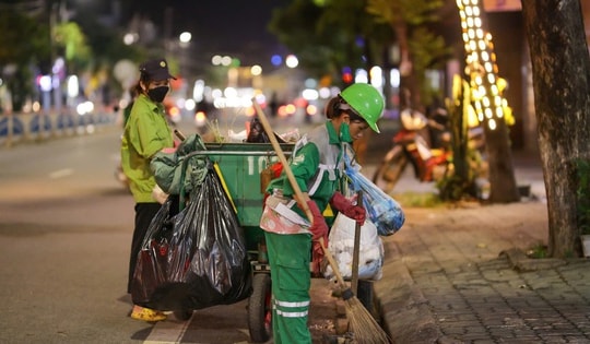 Những người làm đẹp phố phường ngày Tết