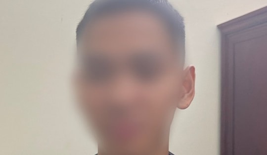 Nam thanh niên bị lộ hành vi đánh bạc trên điện thoại từ tin báo