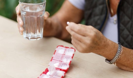 5 điều cần lưu ý khi dùng thuốc cho người cao tuổi dịp Tết