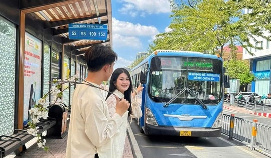 Du khách đi xe buýt và Metro miễn phí ngắm TPHCM trong dịp Tết Nguyên đán