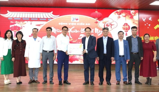 Lãnh đạo Sở Y tế Hải Phòng thăm, tặng quà đơn vị y tế nhân dịp Tết Bính Ngọ 2026