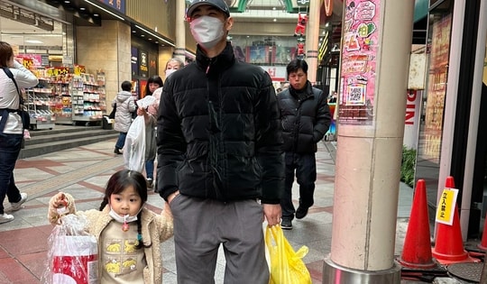 Tết của người Việt nơi xứ người: Mâm cơm thiếu đủ thứ, chỉ đầy ắp nhớ thương