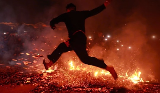 Bước nhảy thiêng của người Dao đỏ đón tổ tiên về ăn Tết