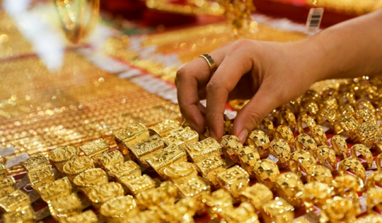 Chốt giá vàng hôm nay ngày 17/2 tiếp đà giảm cực mạnh