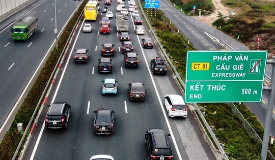 Khuyến cáo lái xe tuân thủ phân luồng, không đi vào làn khẩn cấp trên đường cao tốc