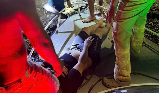 Công an An Giang cứu thanh niên nhảy cầu trong đêm