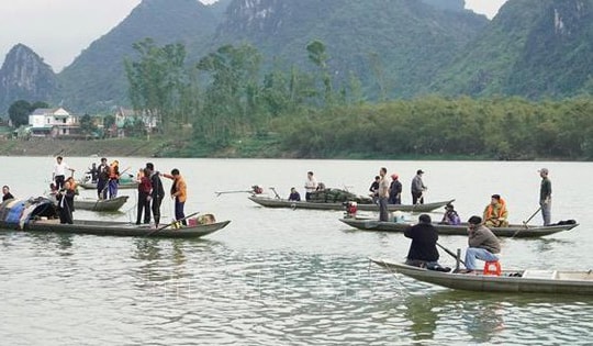 Tìm thấy 1 nạn nhân mất tích trong vụ lật thuyền trên sông Gianh