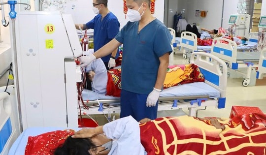 Tết không nghỉ trong phòng chạy thận