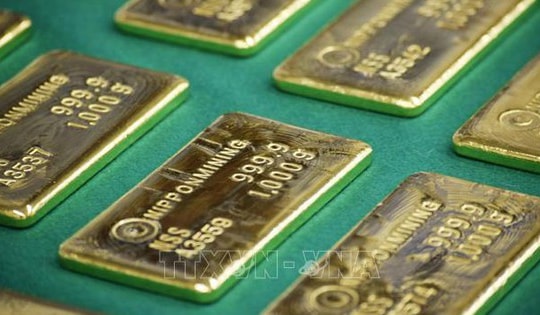 Vàng tái lập mốc 5.000 USD sau phán quyết thuế quan từ Mỹ