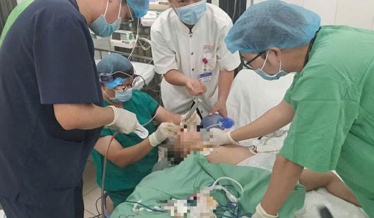 Bé 3 tuổi nguy kịch vì hạt hướng dương ngày Tết