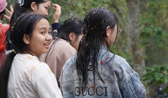 Phiên chợ ‘ném nhau’ cầu may độc nhất vô nhị ở xứ Thanh