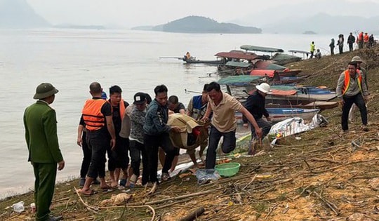 Thủ tướng chỉ đạo nóng việc khắc phục hậu quả vụ lật thuyền trên hồ Thác Bà