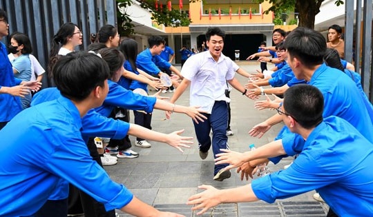 Môn thi thứ ba lớp 10 được công bố liên tiếp tại nhiều địa phương