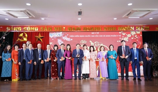 Thứ trưởng Lê Đức Luận đôn đốc công tác sau Tết của đơn vị 'gác cổng' kiểm định vắc xin, sinh phẩm