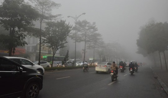 Miền Bắc mưa phùn, nồm ẩm trước khi chuyển nắng oi bức