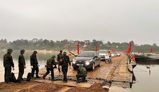 Tạm dừng khai thác cầu phao qua sông Lô để bảo đảm an toàn giao thông