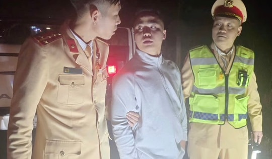 Tạm giam tài xế chống người thi hành công vụ khi bị kiểm tra nồng độ cồn