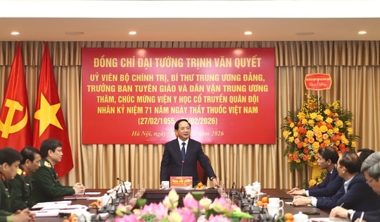 Trưởng Ban Tuyên giáo và Dân vận Trung ương thăm, chúc mừng Viện Y học cổ truyền Quân đội dịp 27/2