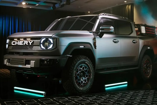 Hé lộ mẫu bán tải động cơ dầu lai điện đầu tiên trên thế giới