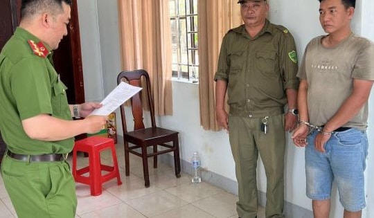 Bắt đối tượng dùng súng và bình xịt hơi cay để đòi nợ