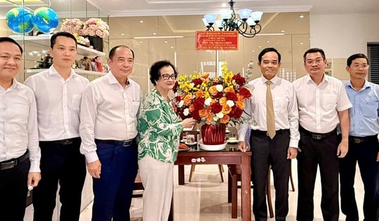 Lãnh đạo TPHCM thăm, chúc mừng nguyên Bộ trưởng Bộ Y tế và các cán bộ lão thành ngành y